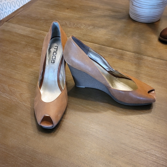 Women's shoes, Size 9 1/2, Tan - Picture 4 of 5